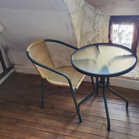 Grande Maison Dans La Cité Médiévale De * Besse-et-Saint-Anastaise