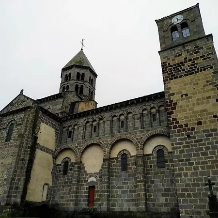 Grande Maison Dans La Cité Médiévale De Besse-et-Saint-Anastaise