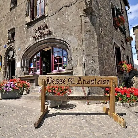 Holiday home Grande Maison Dans La Cite Medievale De