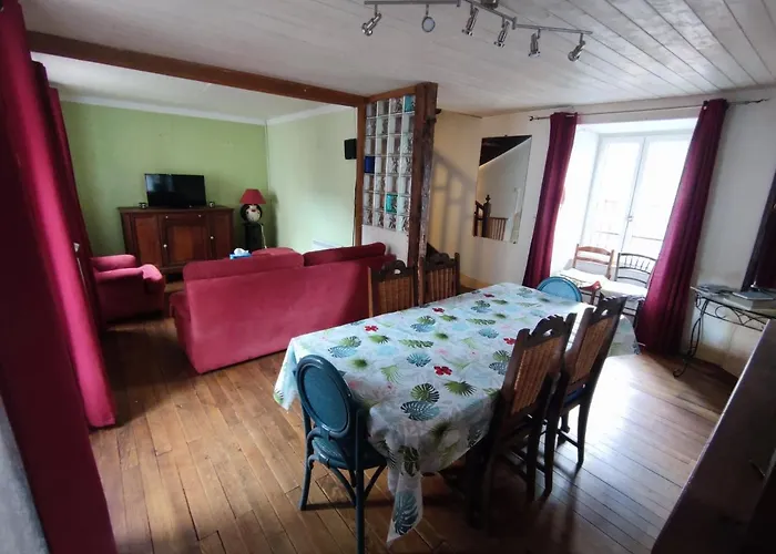 Grande Maison Dans La Cite Medievale De Holiday home Besse-et-Saint-Anastaise