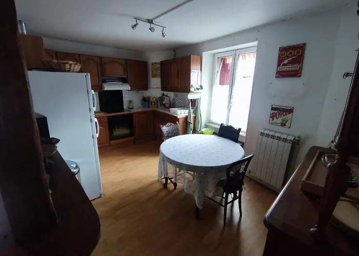 Holiday home Grande Maison Dans La Cite Medievale De *