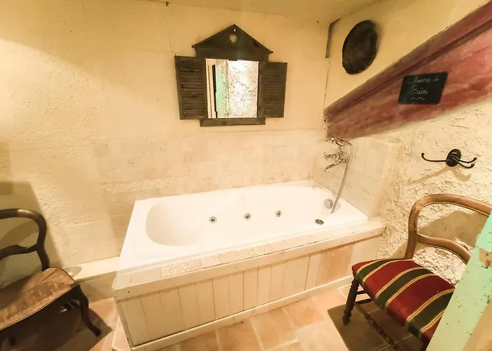 Holiday home Grande Maison Dans La Cite Medievale De